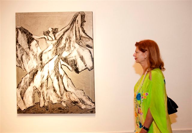 Carmen Alborch en la exposición Geometría y Moda en el IVAM